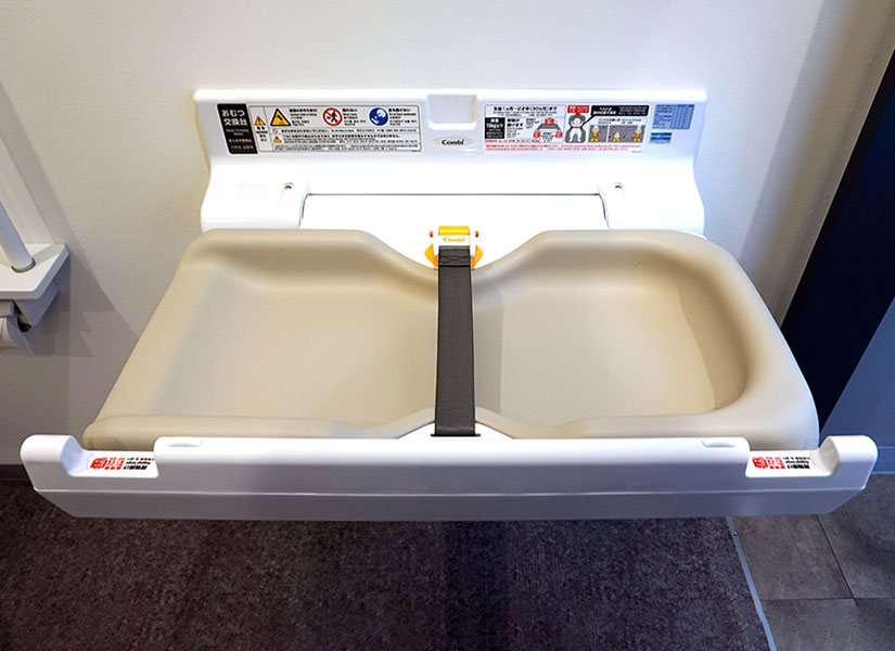 トイレ内おむつ交換台